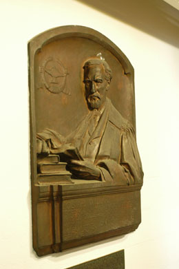 This bronze bas-relief in memory of Josiah Willard Gibbs was a gift by the Nobel prize winning physical chemist Walther Nernst when he visited Yale in 1906 to give the Silliman lectures. It was moved to its present location in the J. Willard Gibbs Laboratory in 1955.